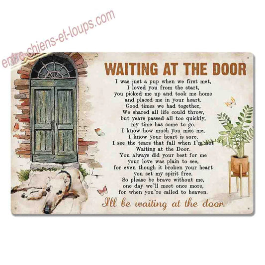 texte waiting at the door